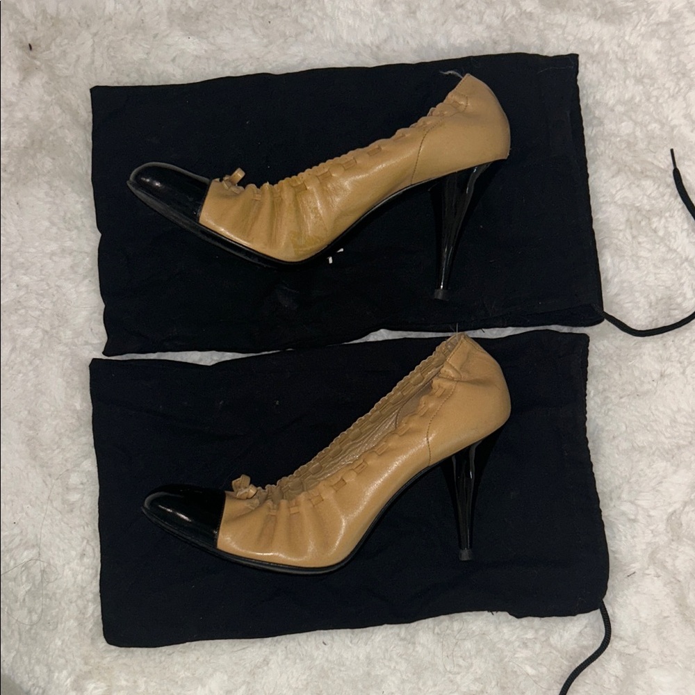 CHANEL Tan and Black Cap Toe Flats - Picture 7 of 9